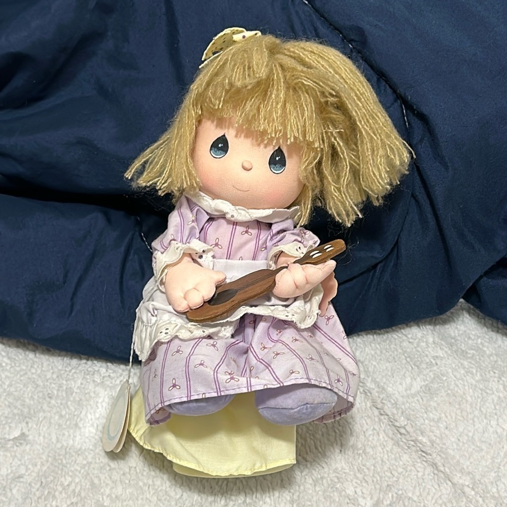Precious Moments Home Is Where the Heart Is Musical Collection “Mandy”